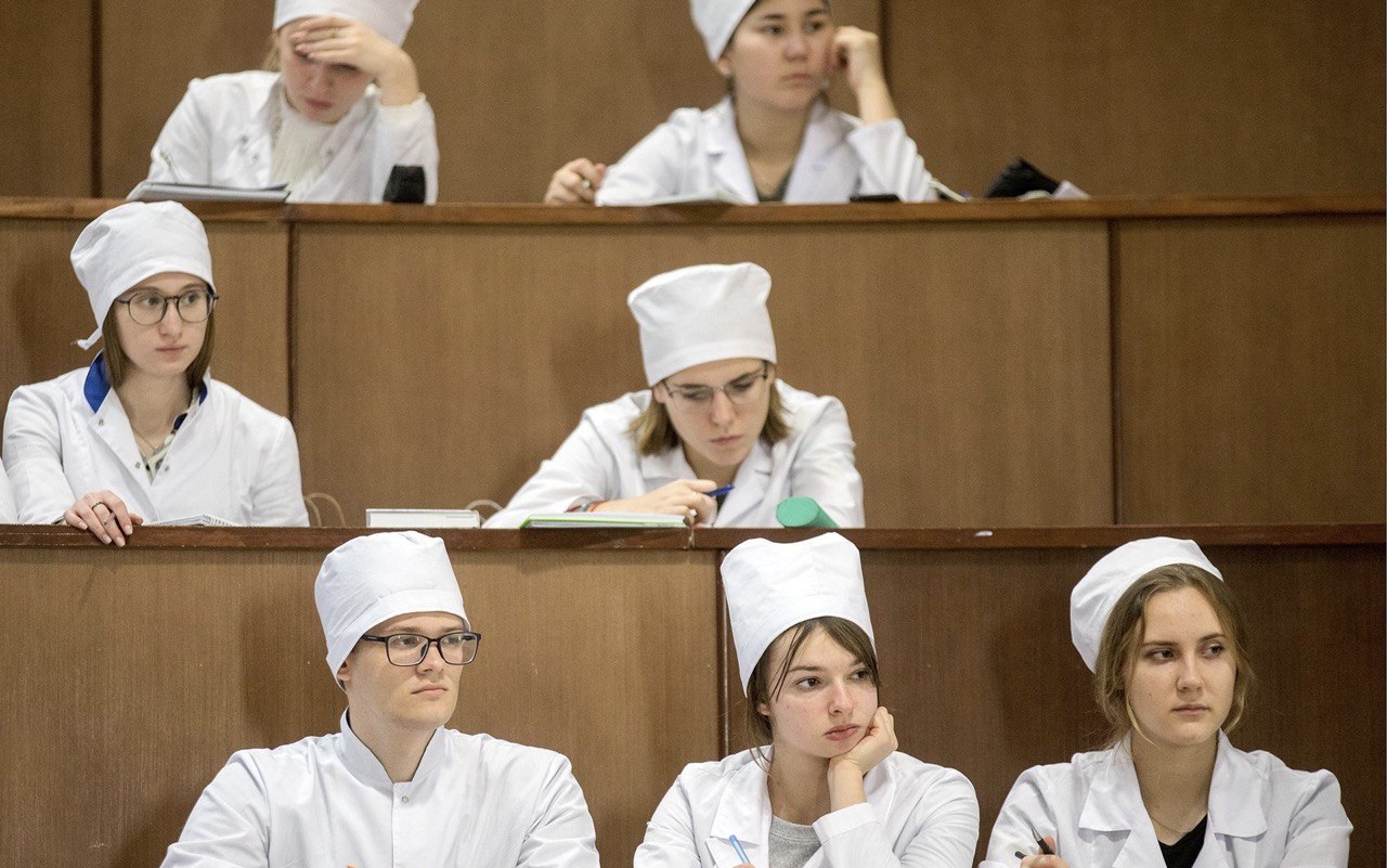 Выпускникам медвузов вводят обязательную трехлетнюю отработку по распределению