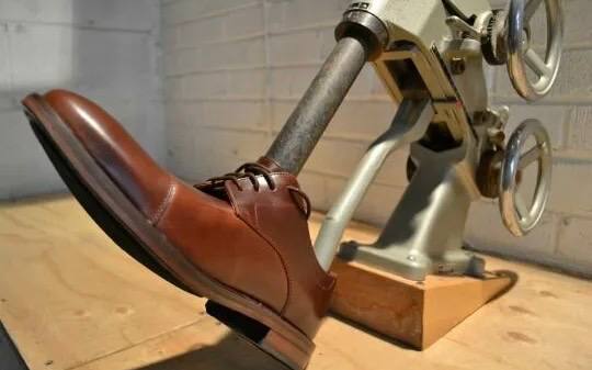 Как растянуть обувь дома: 15 проверенных методов