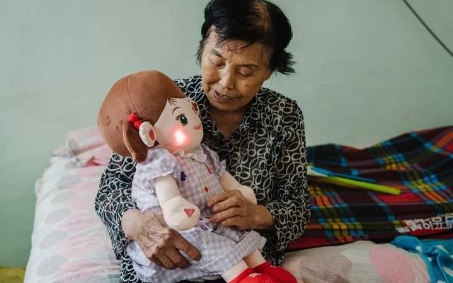 «Роботы-внуки» помогают корейским пожилым людям справляться с одиночеством