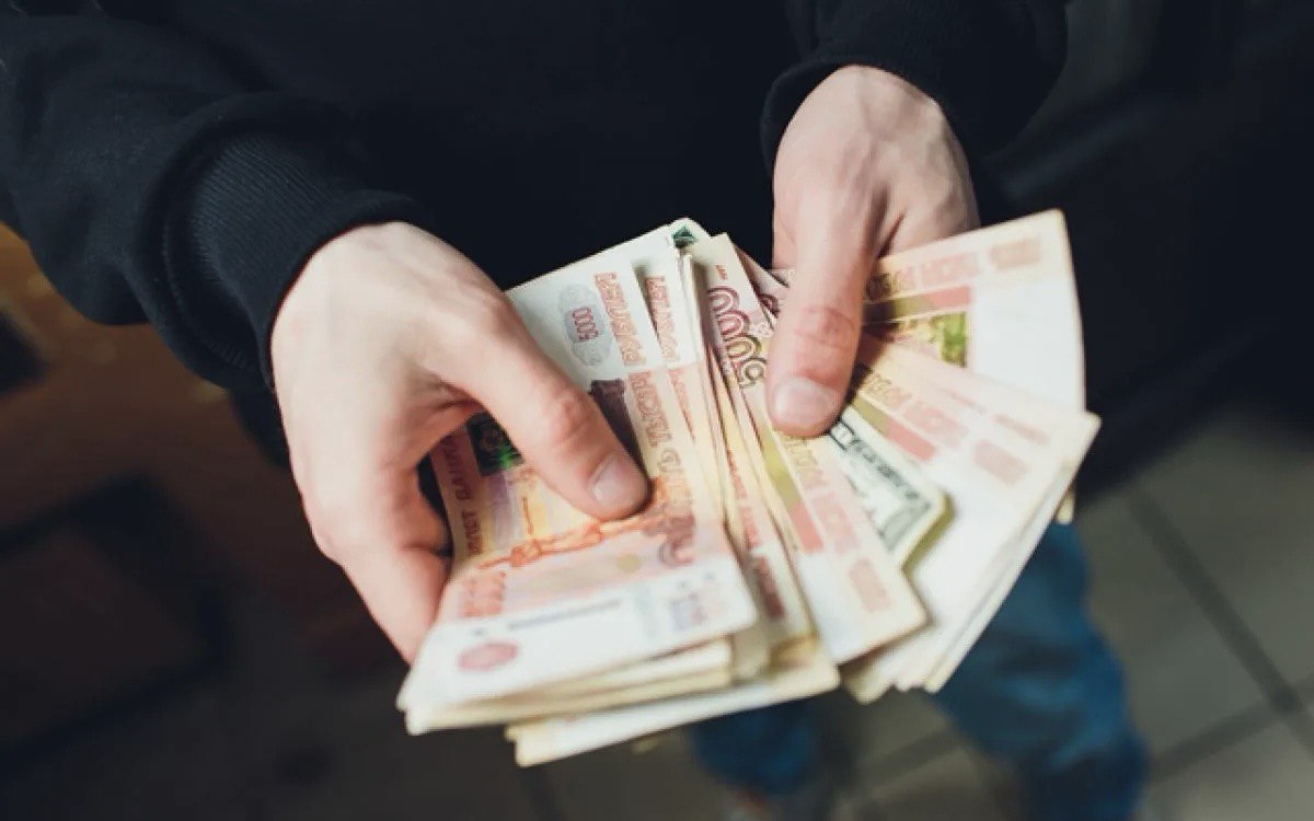 Январские праздники не сокращают фиксированную зарплату