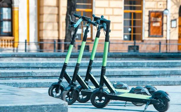 В Госдуме предложили ужесточить правила для использования электросамокатов 