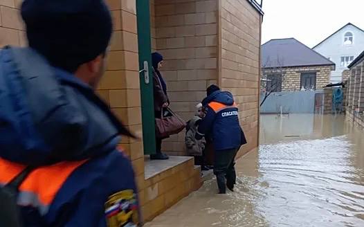 Жители Дагестана и Чечни возвращаются в дома после паводка
